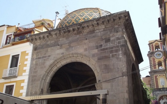 Sedil Dominova, il Comune di Sorrento fa marcia indietro: annullata la diffida