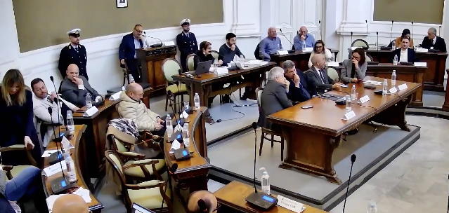 Castellammare. Scaduti i permessi per i dehors dei locali, la minoranza: «Inammissibile»