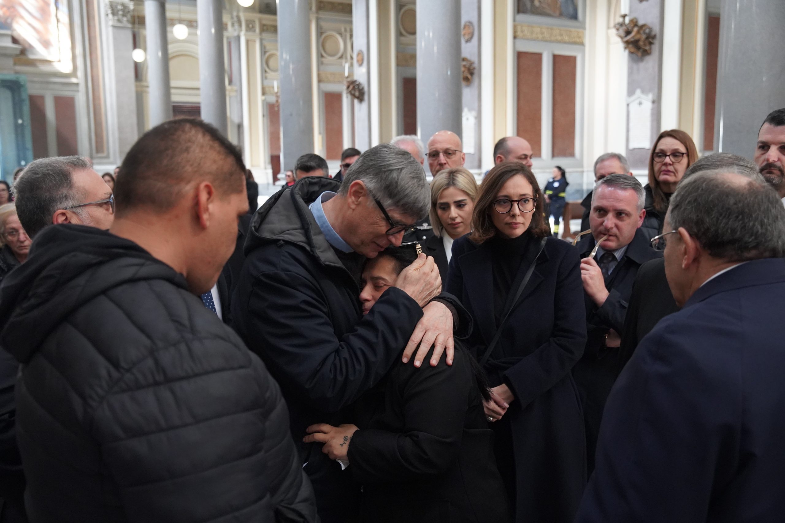 La mamma di Domenico: «Abbiamo saputo dai giornali che il cuore era congelato»