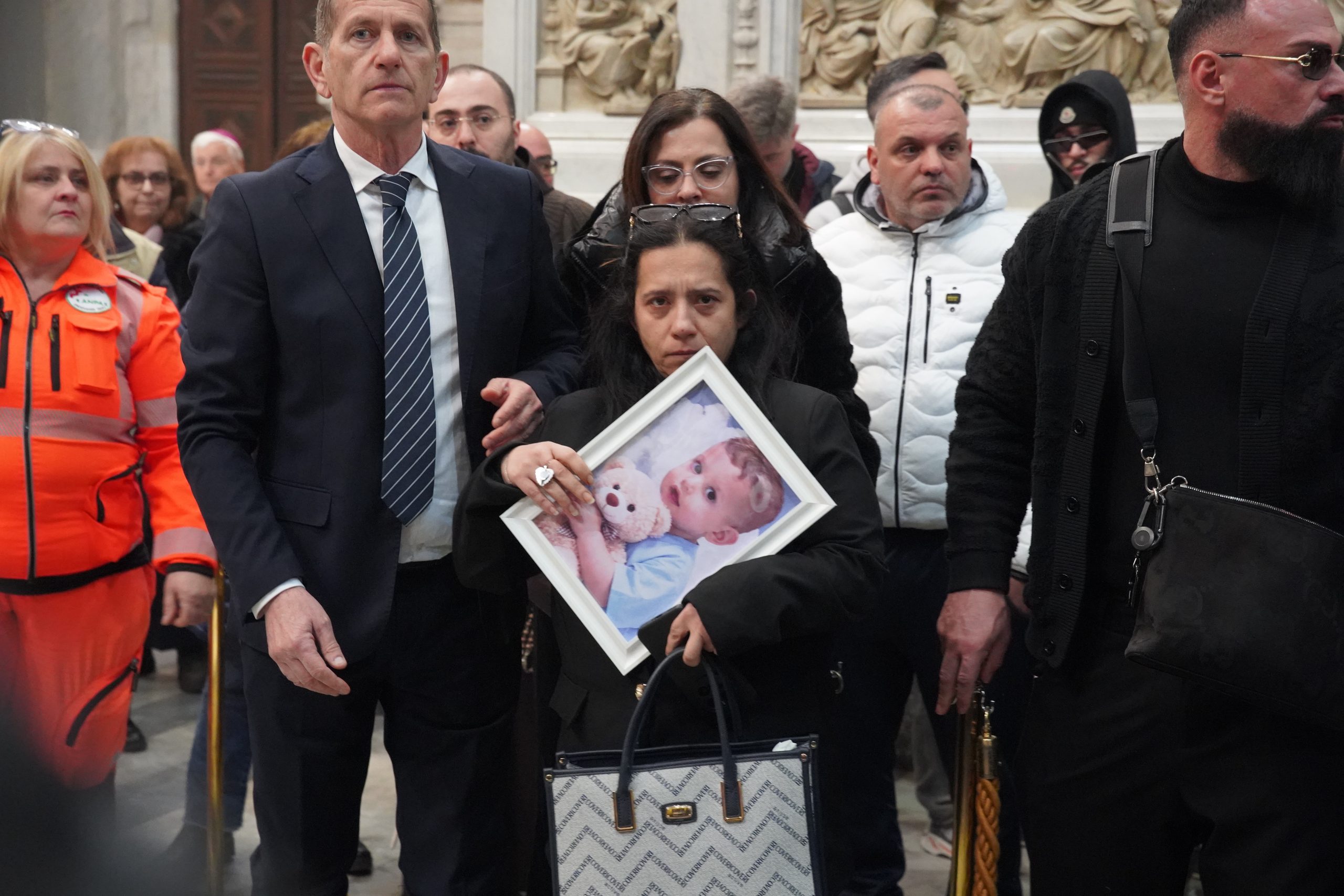 Morte di Domenico, l’appello di 186 genitori di bimbi cardiopatici: «No a processi sul web contro Oppido»