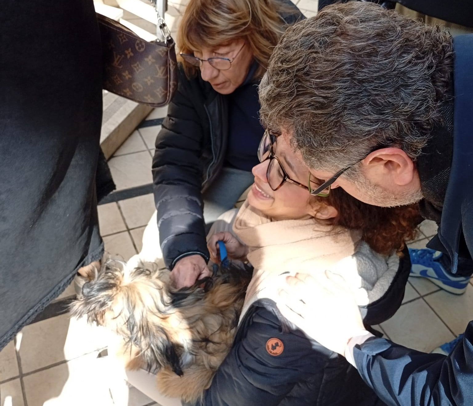 Giugliano, appartamento bruciato dalle fiamme: mamma e figlio di 5 anni salvati dal rogo