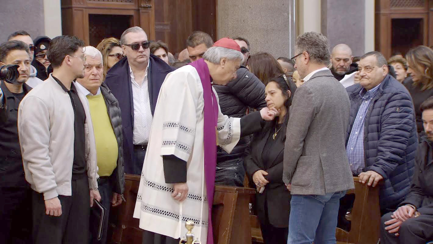 L’addio a Domenico, il guerriero col cuore di ghiaccio. L’abbraccio di Meloni a Patrizia