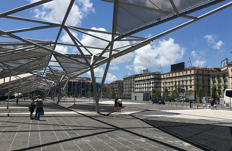 Terrore a Gragnano: incinta di due mesi minacciata con un coltello e cacciata di casa