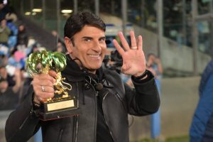 Sal Da Vinci conquista il Maradona: l’abbraccio di Napoli al re di Sanremo | Photogallery