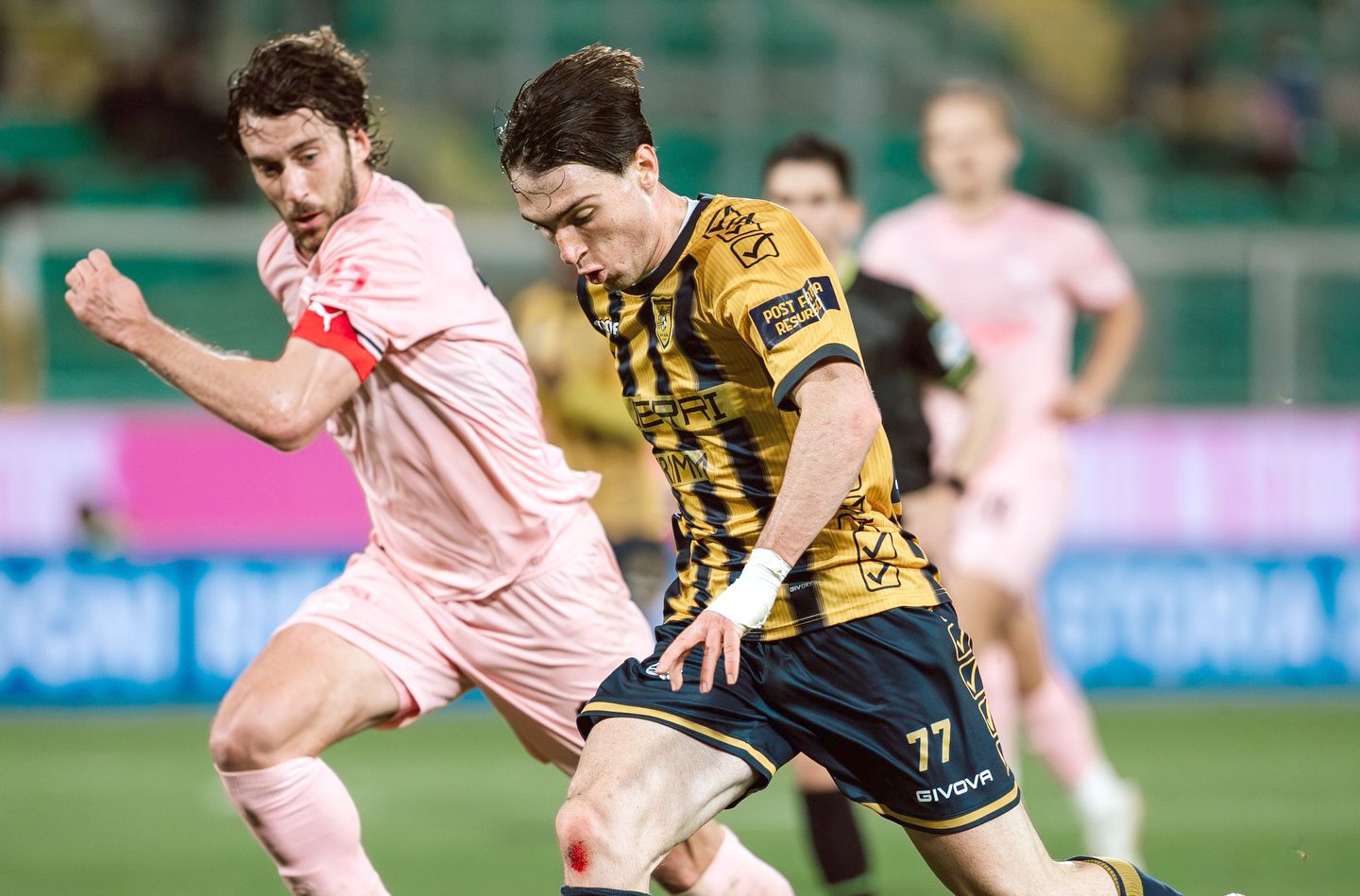 Serie B. La Juve Stabia dona Uova di Pasqua ai bimbi dell’Oratorio