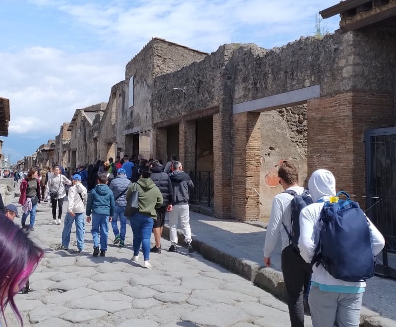 Turismo molesto: sanzioni e multe in tutta Italia