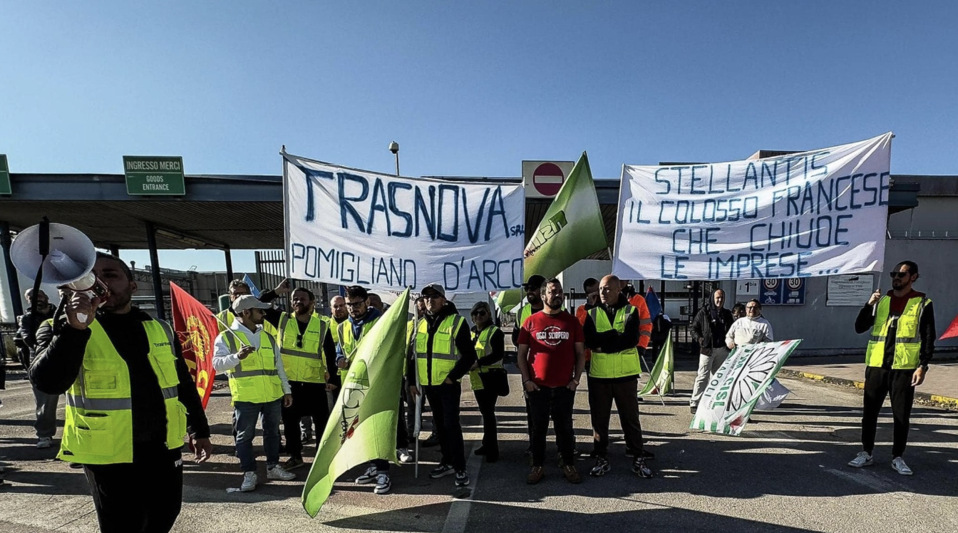 La Pasqua dell’incertezza a Pomigliano: Verdi e Sinistra in presidio con i lavoratori Trasnova