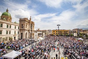 Ventimila persone per il papa a Pompei