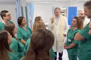 La «benedizione» per la riapertura del pronto soccorso