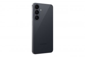 015-product-galaxy-s26-fe-graphite-back-left-30