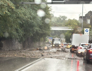 Maltempo e disagi: frane e fango sulle strade di Castellammare e Vico